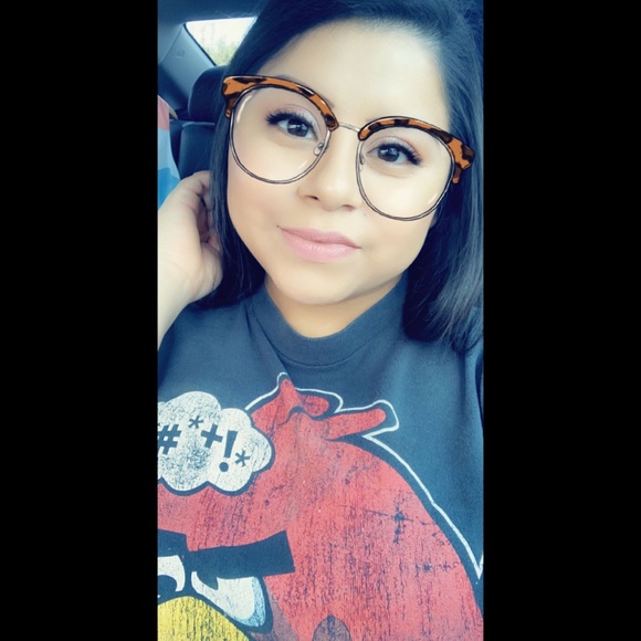 Meet your Posher, Fabiola - Picture 1 of 1